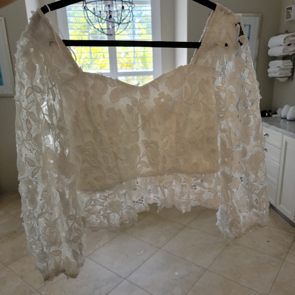 NWOT Guess Snowie Textured Top - Picture 4 of 6